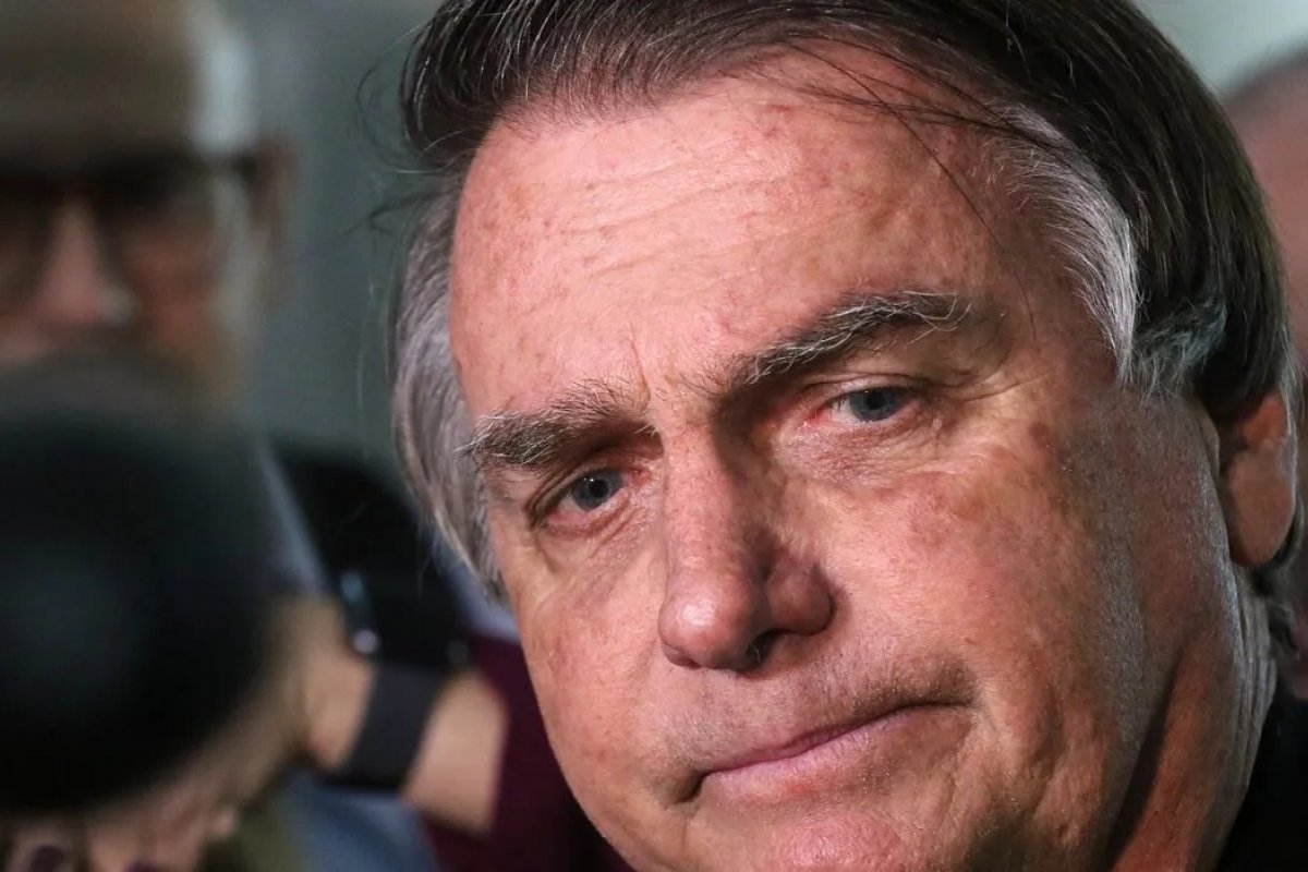 STF delibera 27 anos e três meses de prisão para Bolsonaro