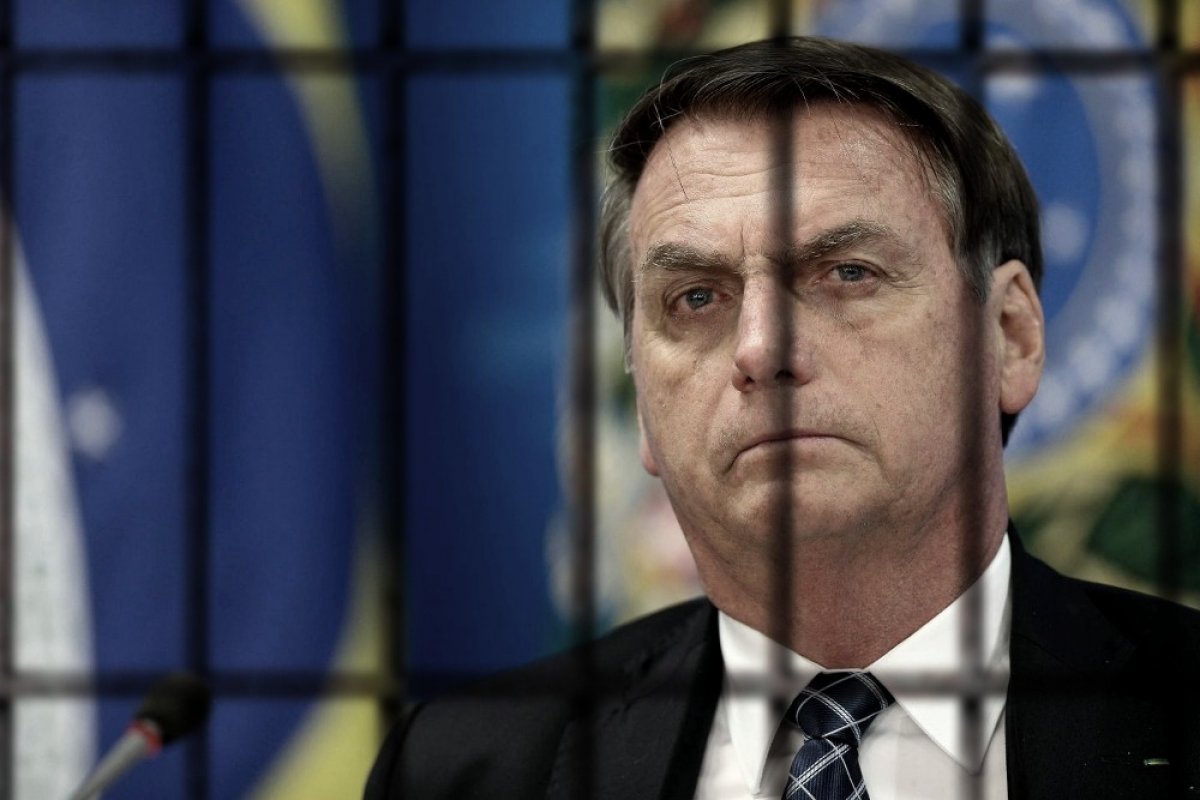 Clima de “final de Copa do Mundo”: vizinhos de Bolsonaro trocam mensagens em grupo durante julgamento no STF