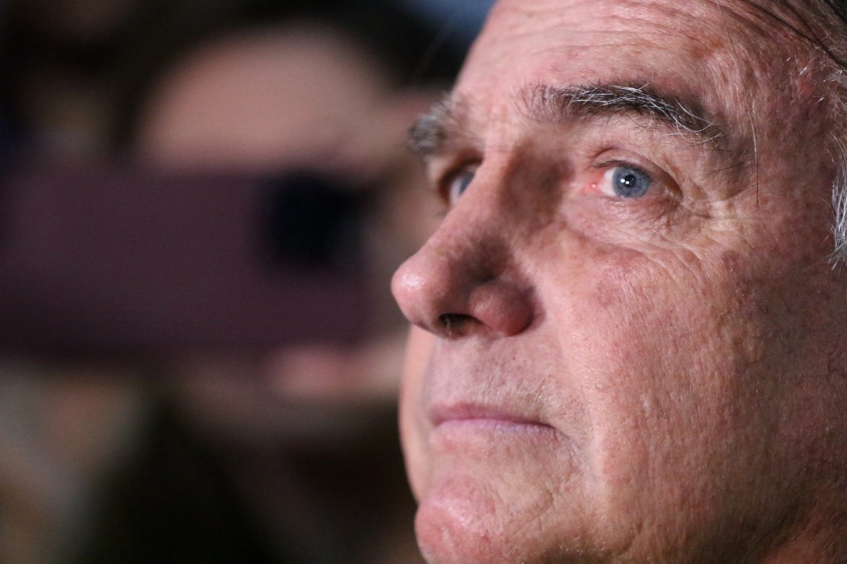 STF estima que prisão de Bolsonaro para cumprir pena deve ocorrer até dezembro