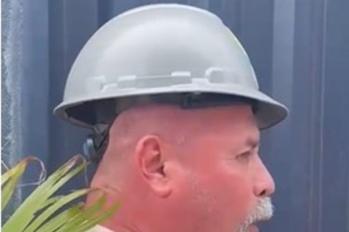 Vídeo: sindicato é barrado em obra no Rio Vermelho após acidente com retroescavadeira