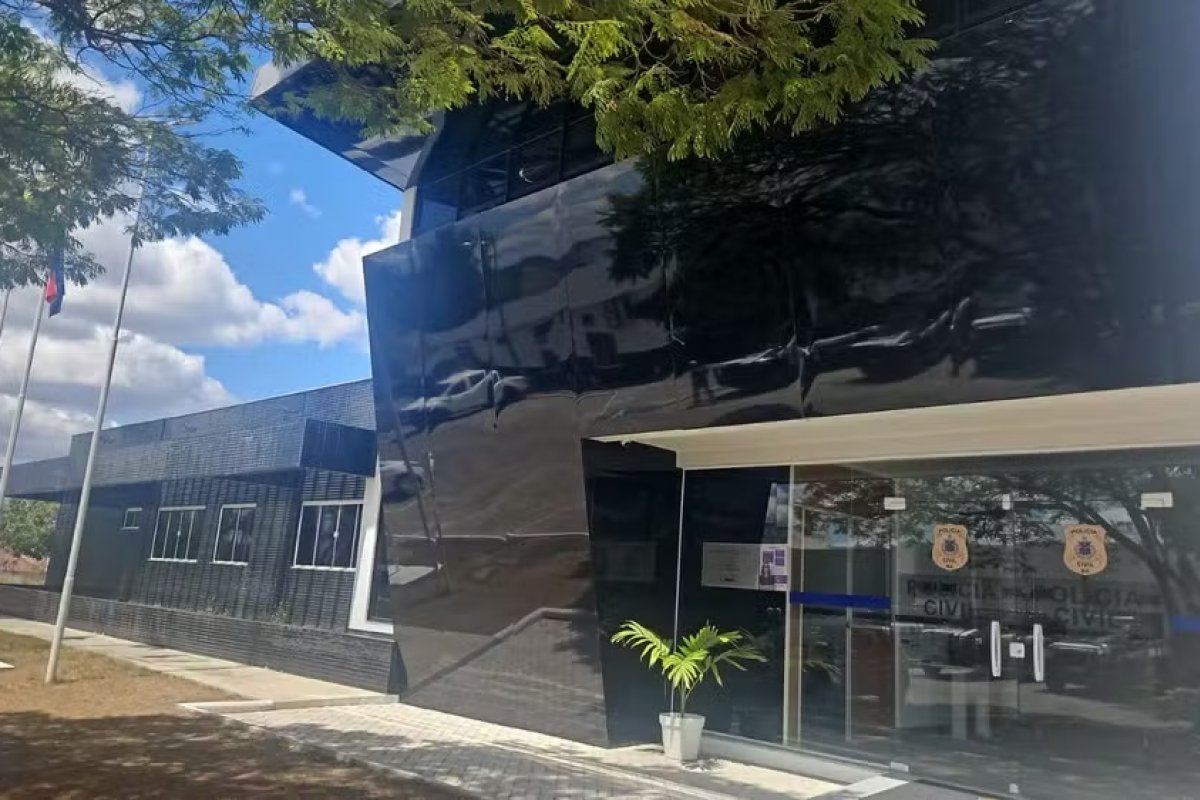 Adolescente com autismo acusado de estupro morre após ser espancado por 10 homens