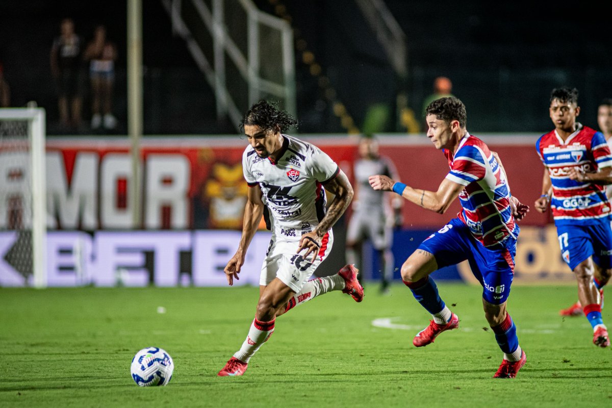 Após longo período sem jogos, Vitória volta à campo em confronto direto contra rebaixamento