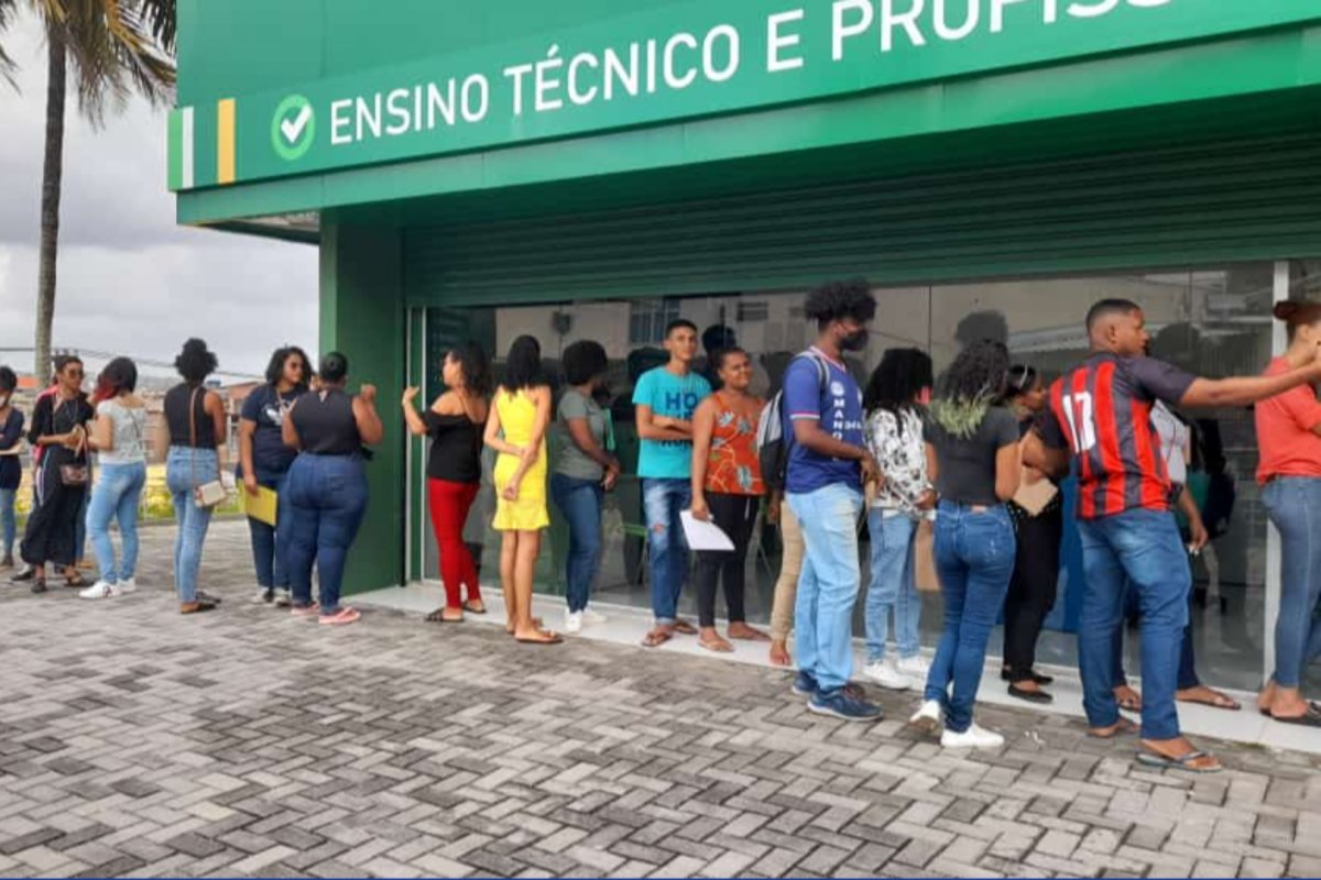 Mutirão de empregabilidade oferece mais de 100 vagas no subúrbio de Salvador