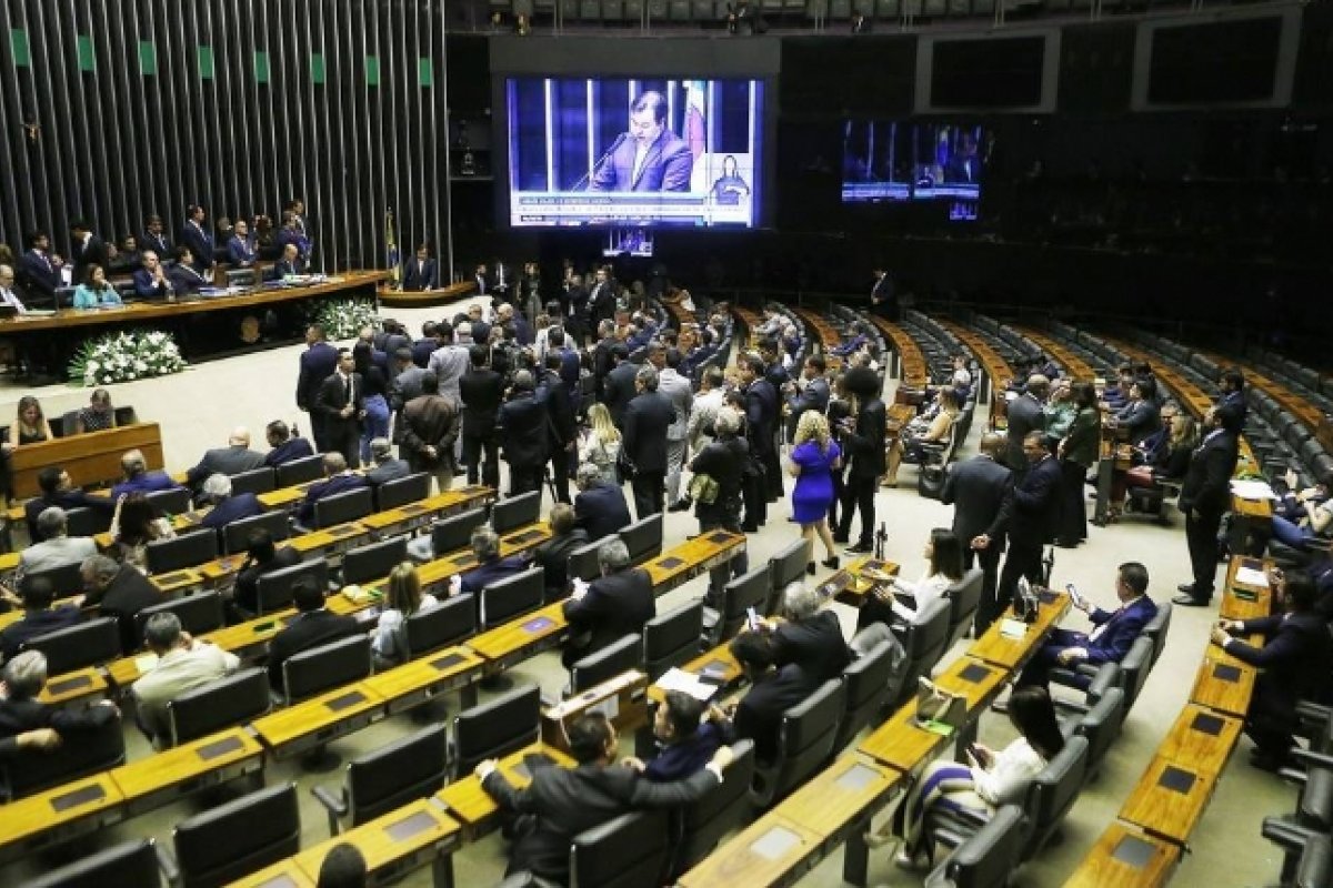 Projetos podem anistiar policiais que participaram de paralisações