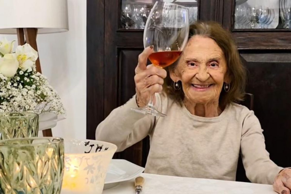 VIVA! Laura Cardoso celebra 98 anos