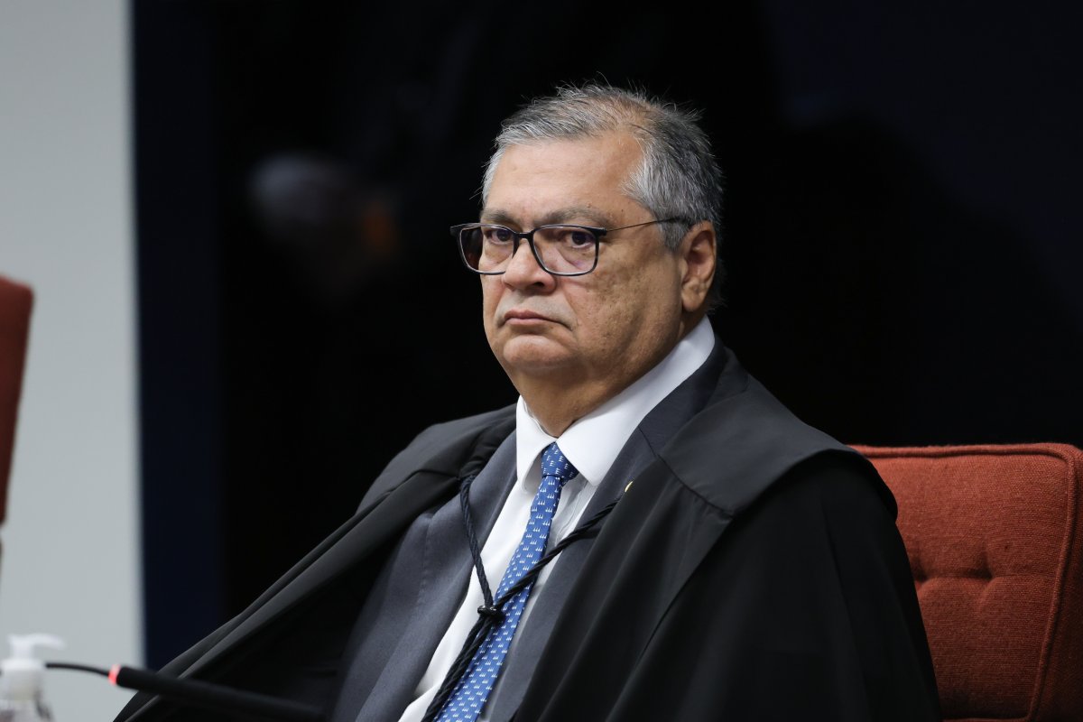 Dino suspende emendas Pix de R$ 671 mi e pede investigação da PF sobre suspeitas
