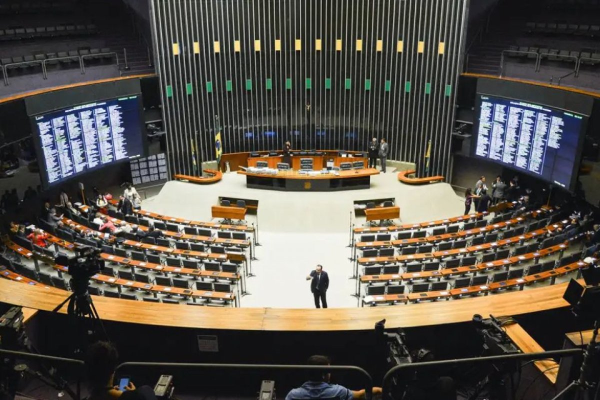 Câmara dos Deputados autoriza novo concurso público com salários de até R$ 34 mil