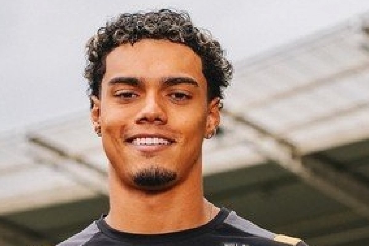 Filho de Ronaldinho Gaúcho é anunciado em time de futebol inglês!