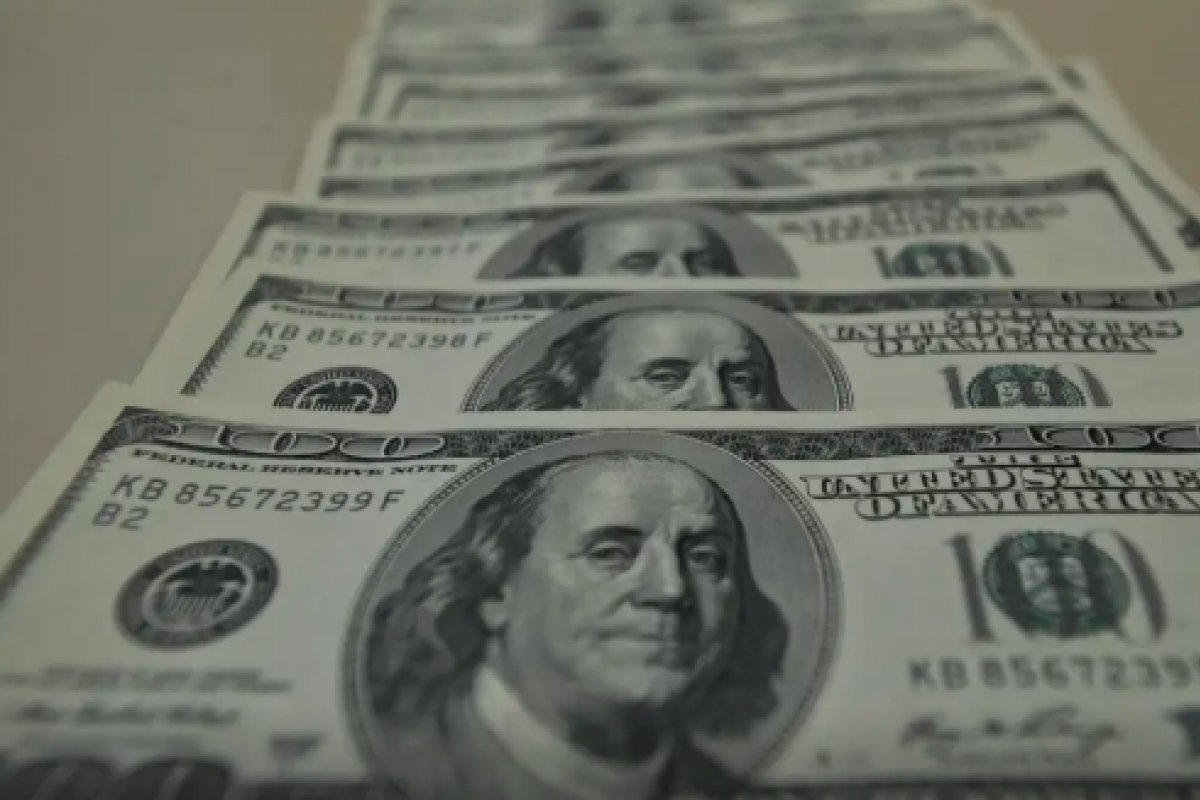 Dólar cai para R$ 5,29 e Ibovespa atinge nova máxima histórica