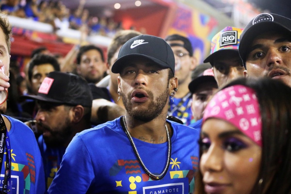 “É com imensa felicidade que estarei desfalcando o Carnaval", diz Neymar