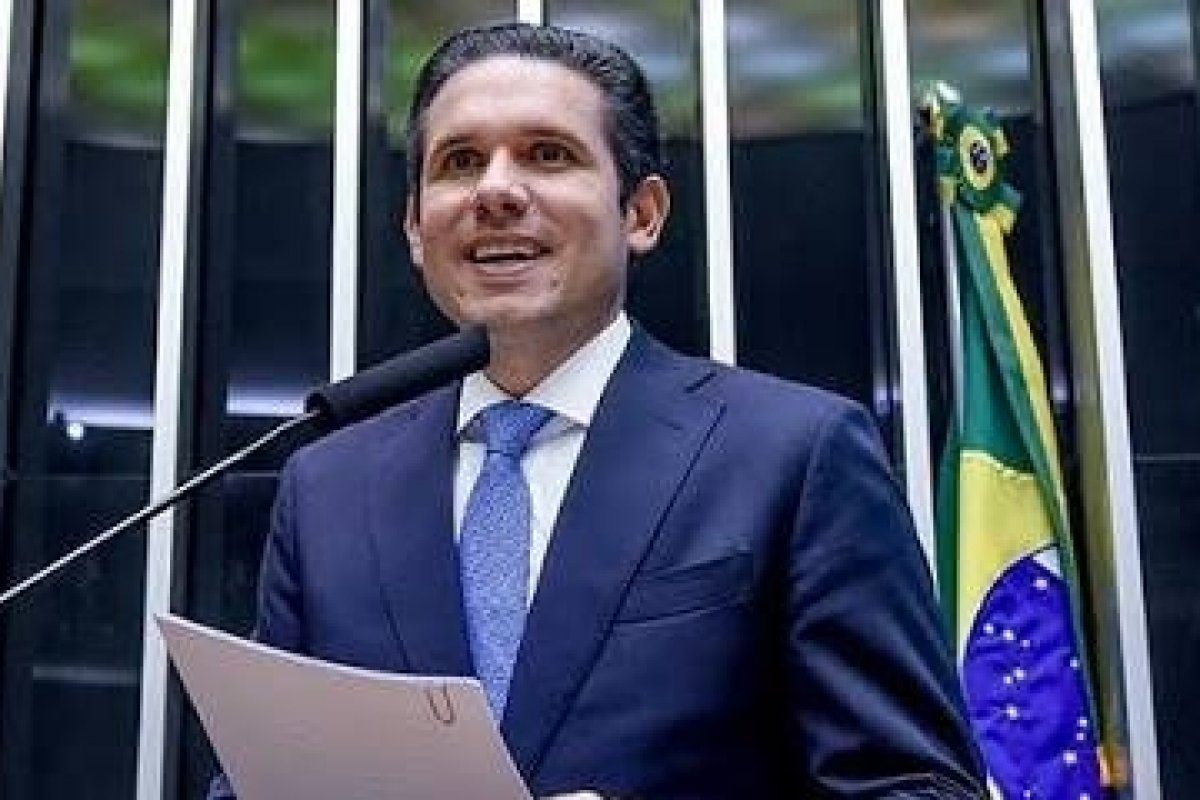 Câmara aprova em dois turnos PEC que dá blindagem inédita ao Congresso em resposta ao STF