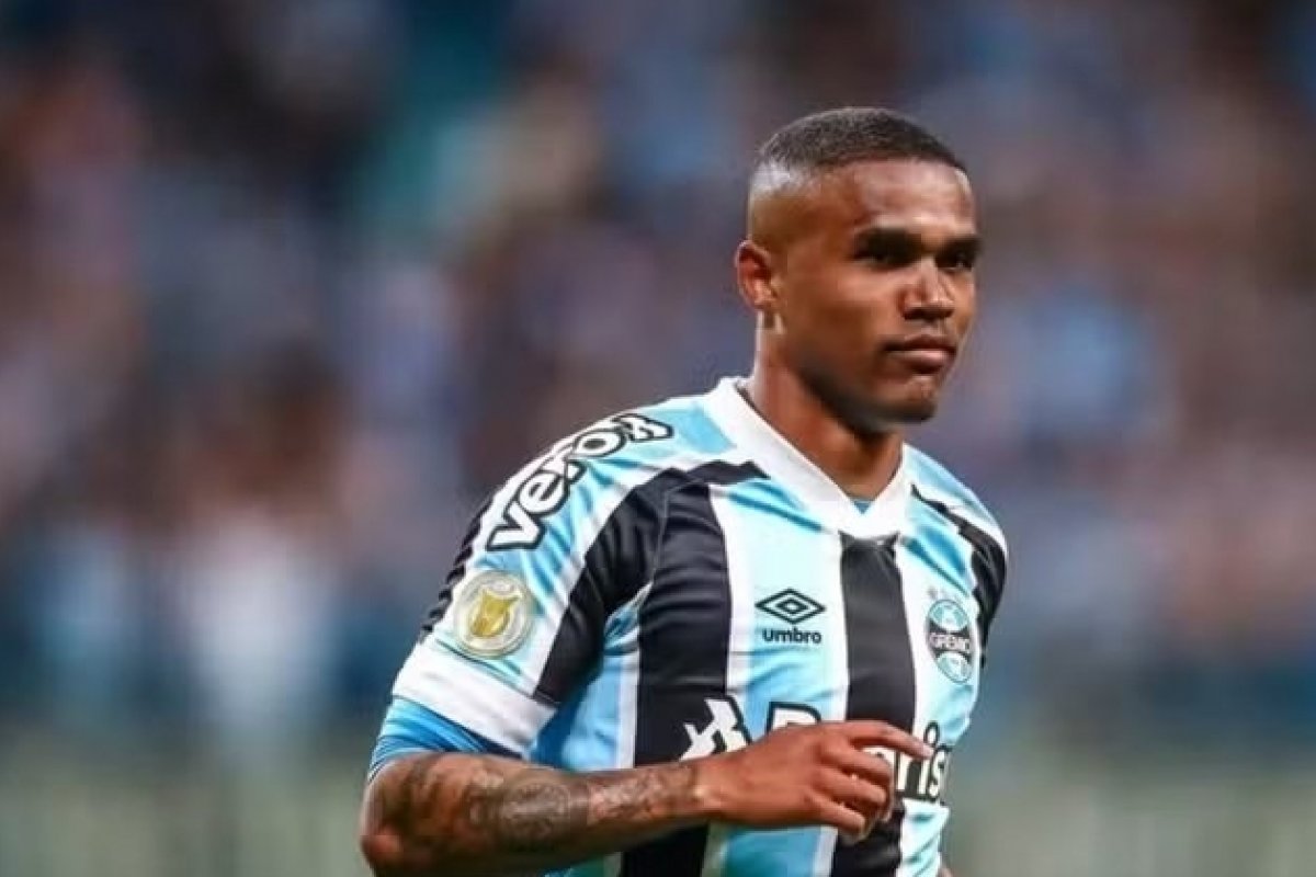 Jogador com passagens por Grêmio e Fluminense é preso por falta de pensão alimentícia; veja quem é