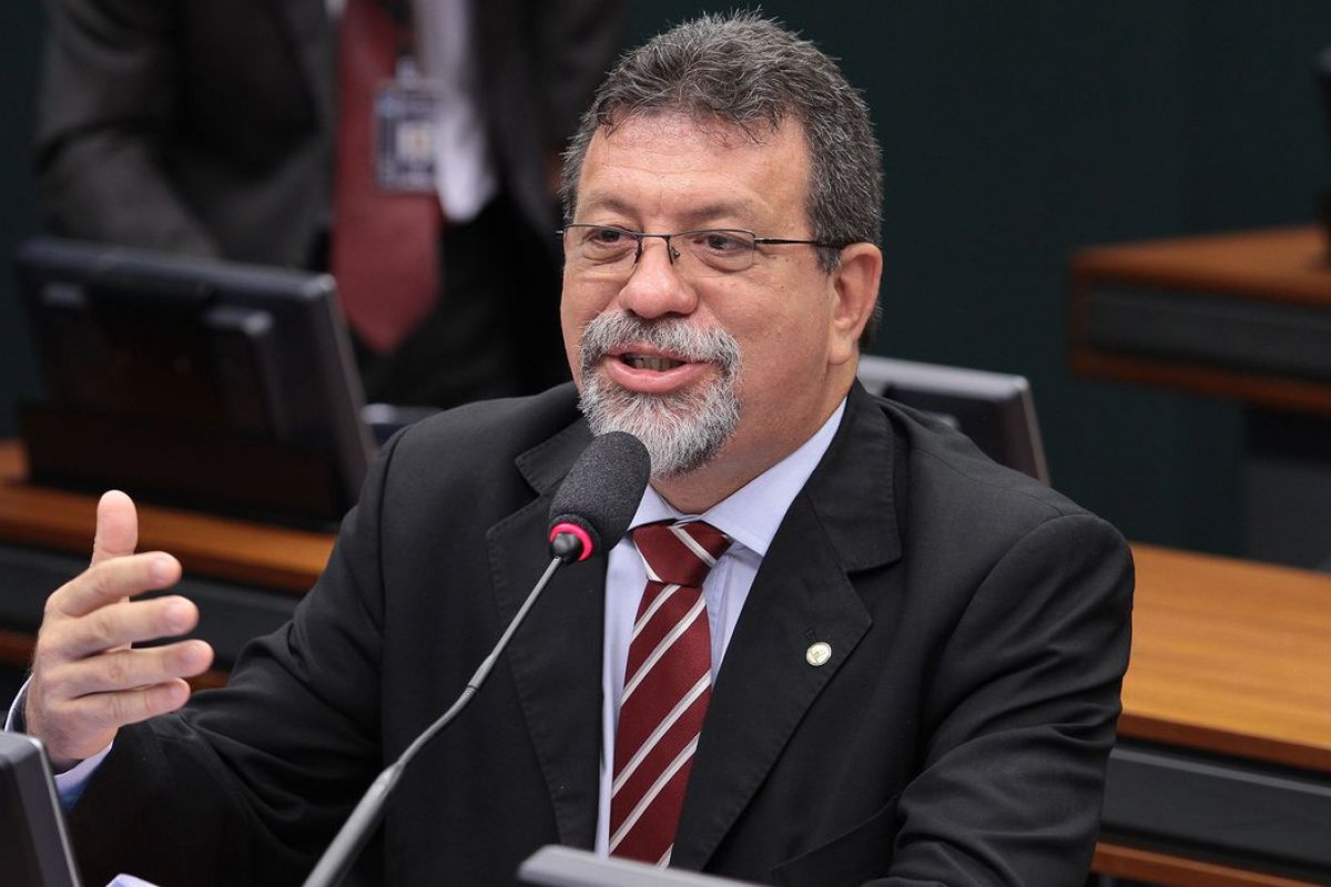 Deputado de oposição diz que tensão entre governo e Congresso "não desestabiliza reforma tributária"