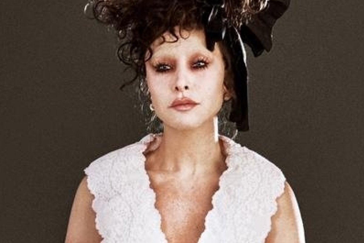 Com look diferentão e peruca loira, Sabrina Sato retorna como madrinha e maior ícone fashion do Baile de Halloween da Sephora! 