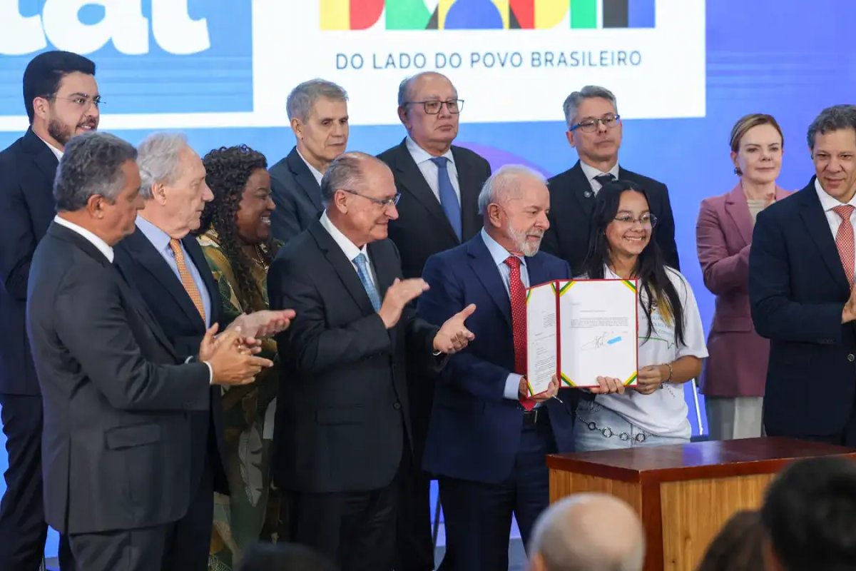 Lula sanciona lei contra adultização de crianças nas redes