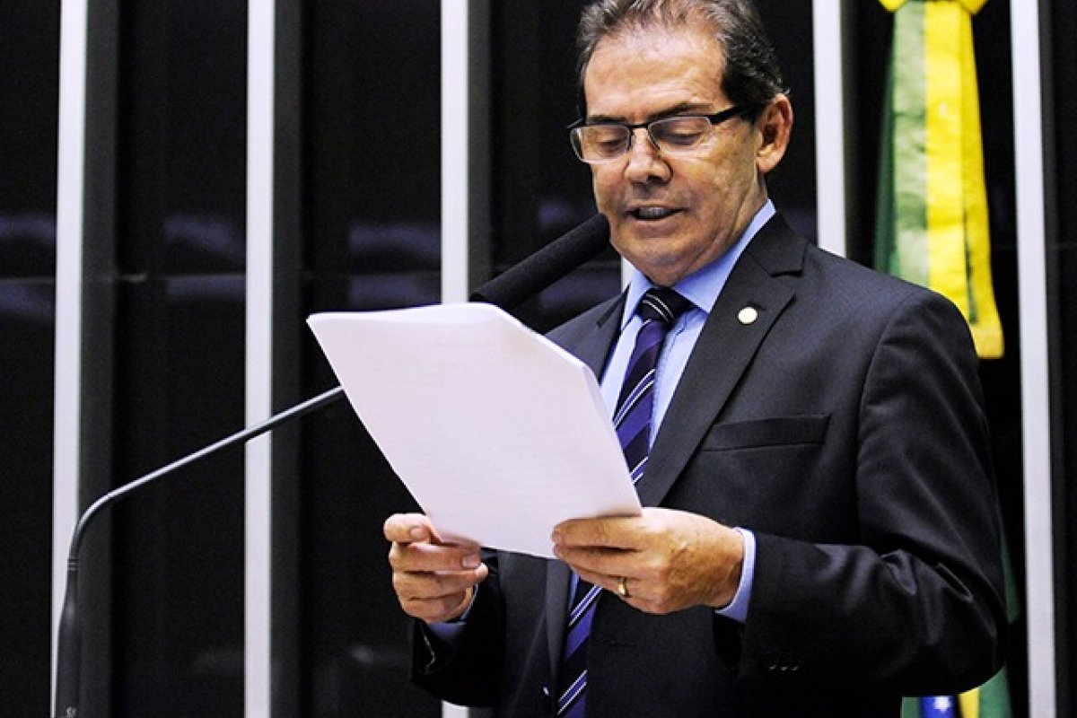 Motta indicará aliado de Moraes para relatar projeto de redução de penas de condenados por golpe