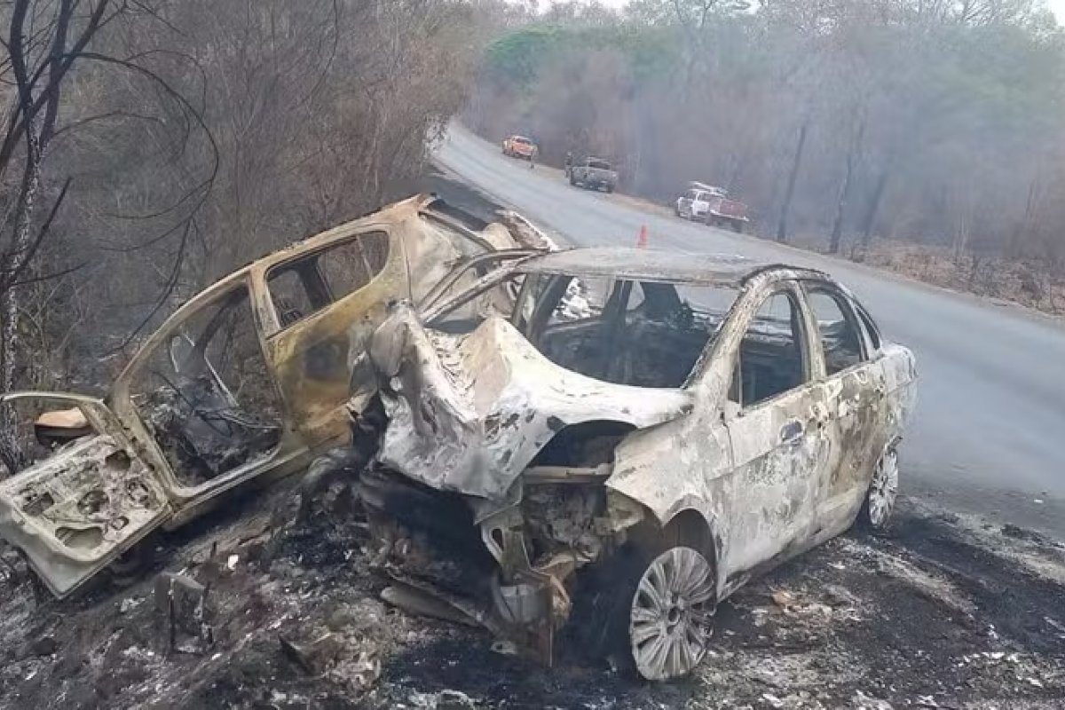 Batida entre dois carros deixa cinco feridos em rodovia no oeste da Bahia; veículos pegaram fogo
