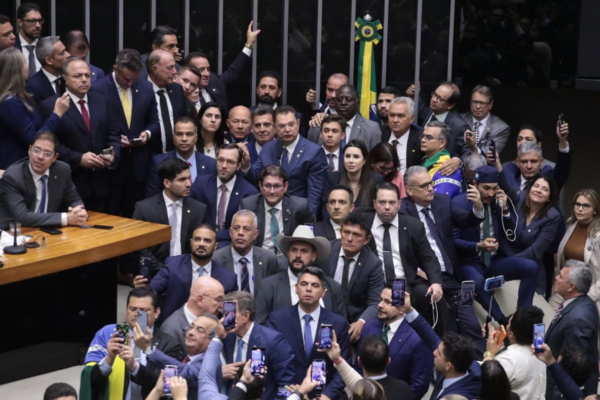 Confira como votaram os partidos e os deputados baianos sobre a urgência do projeto de anistia