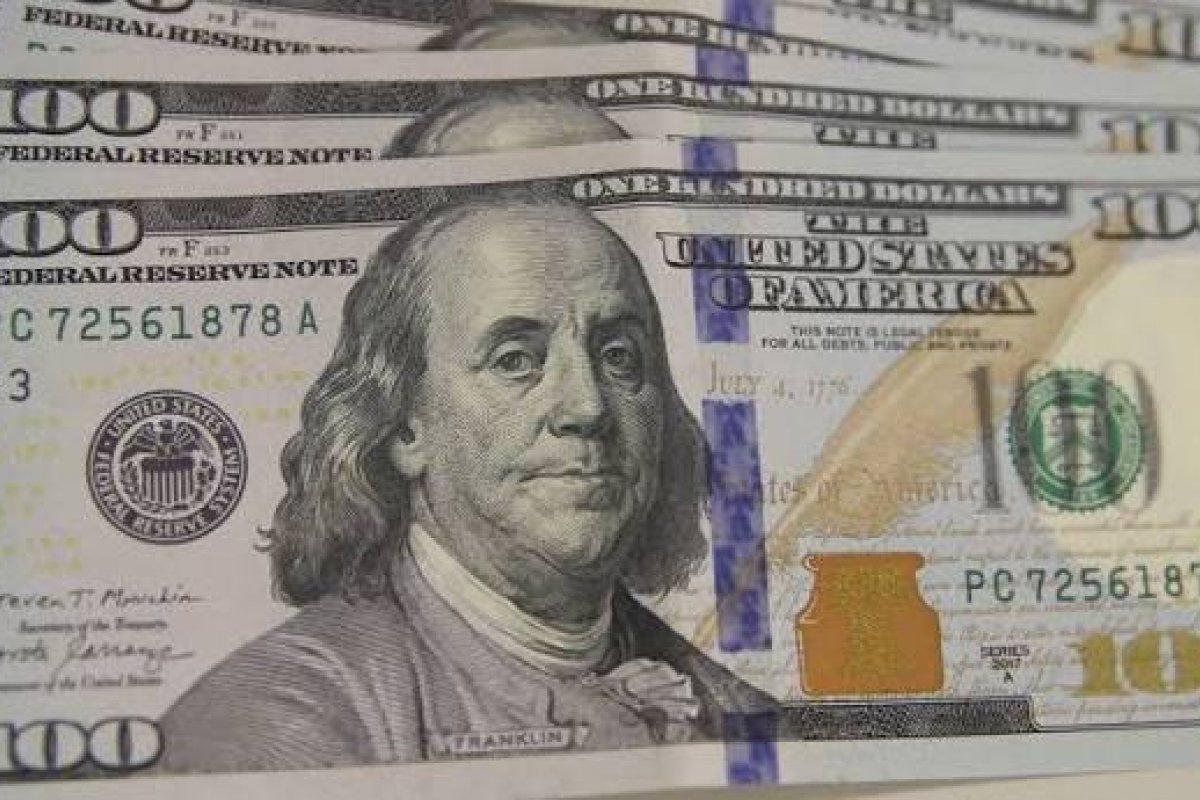 Dólar abre em queda após decisões de juros no Brasil e EUA