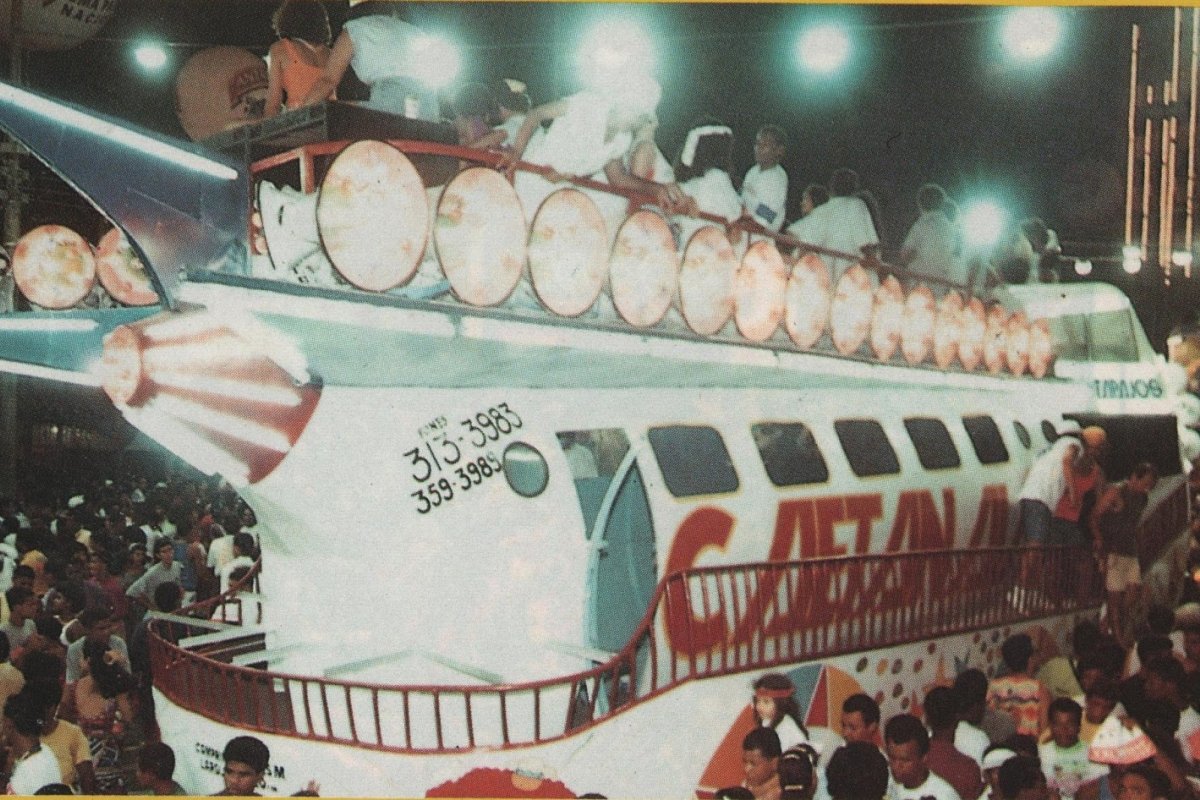 Caetanave: a história do trio elétrico de Caetano Veloso