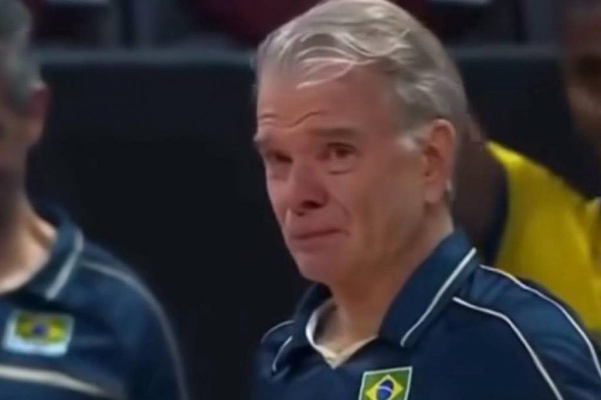 Vídeo: Bernadinho chora após perder a mãe durante jogo do Brasil nas Filipinas