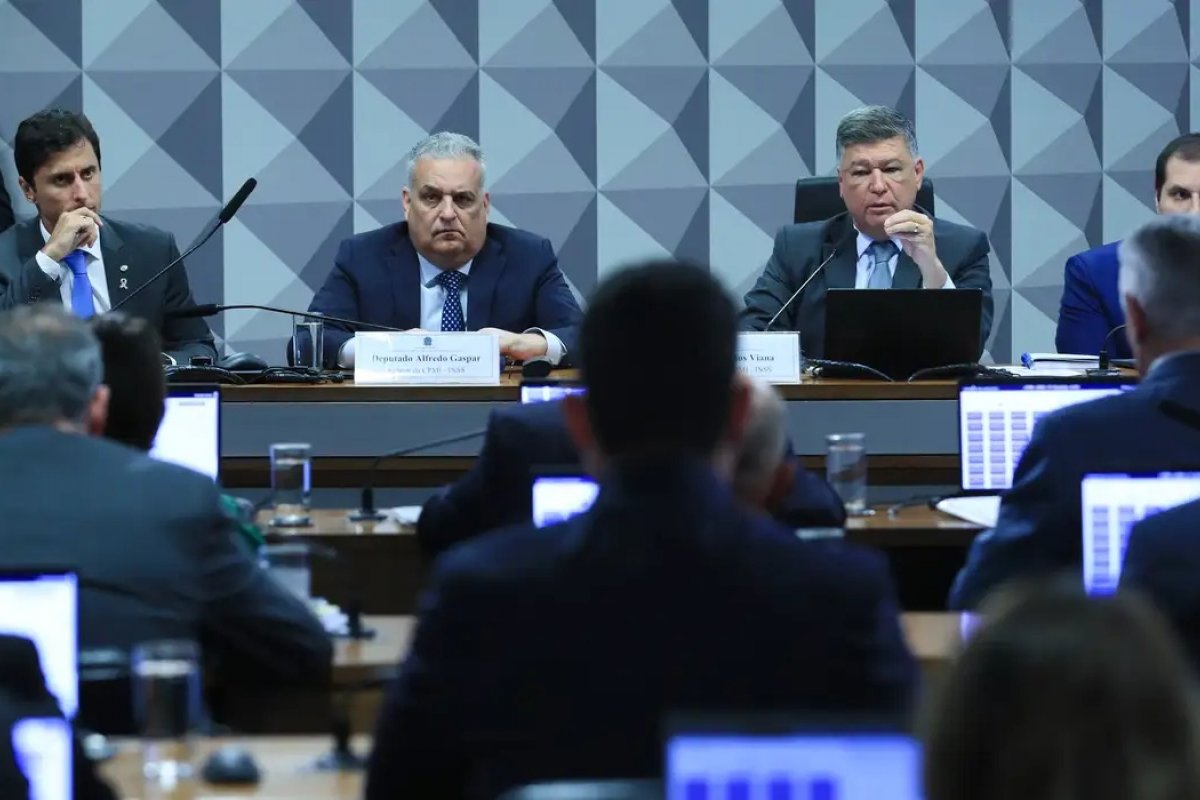 CPMI do INSS convida ministros de Lula e ex-secretário de Bolsonaro