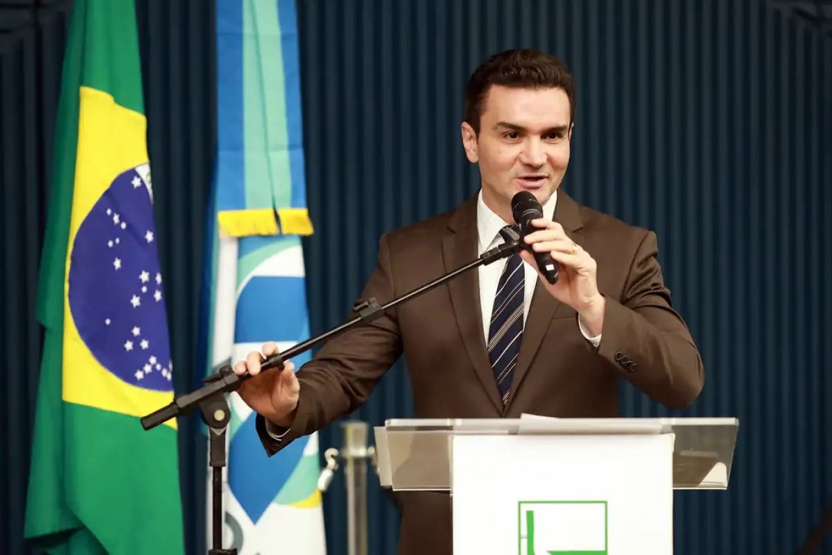 União Brasil dá prazo de 24 horas para filiados desembarcarem do governo Lula