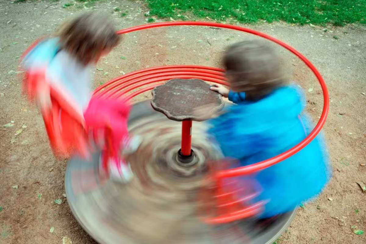 Justiça determina que Prefeitura de SP indenize em R$ 100 mil criança que perdeu dedo em 'gira-gira'