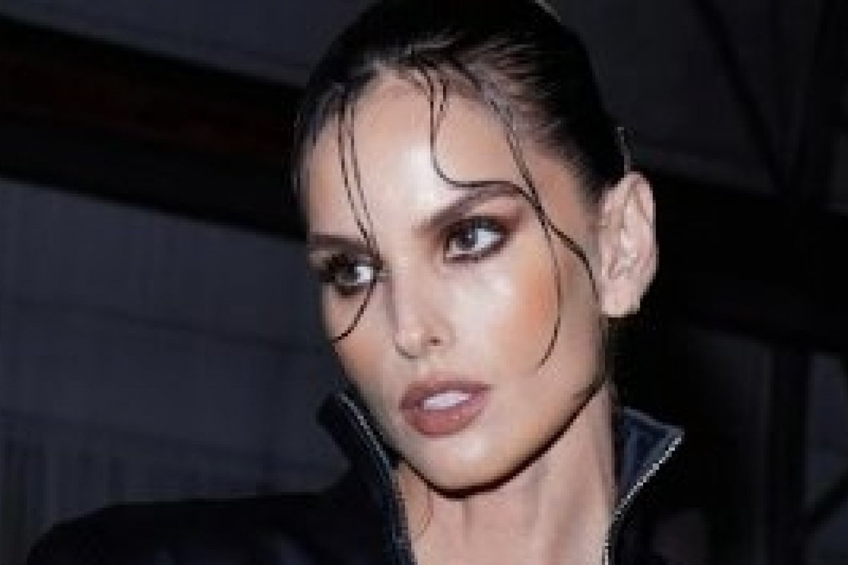 Top model Izabel Goulart desfila para LaQuan Smith na New York Fashion Week!