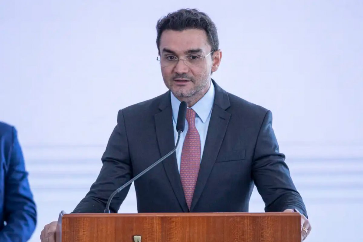 Após ultimato do União Brasil, Celso Sabino discute com Lula permanência no Turismo