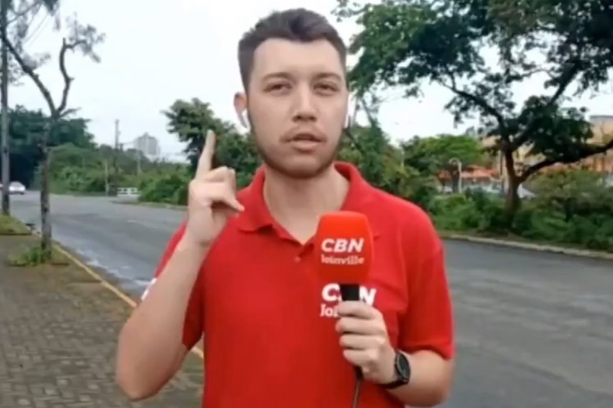 VÍDEO: Repórter emociona ao traduzir matéria em Libras ao vivo em Santa Catarina