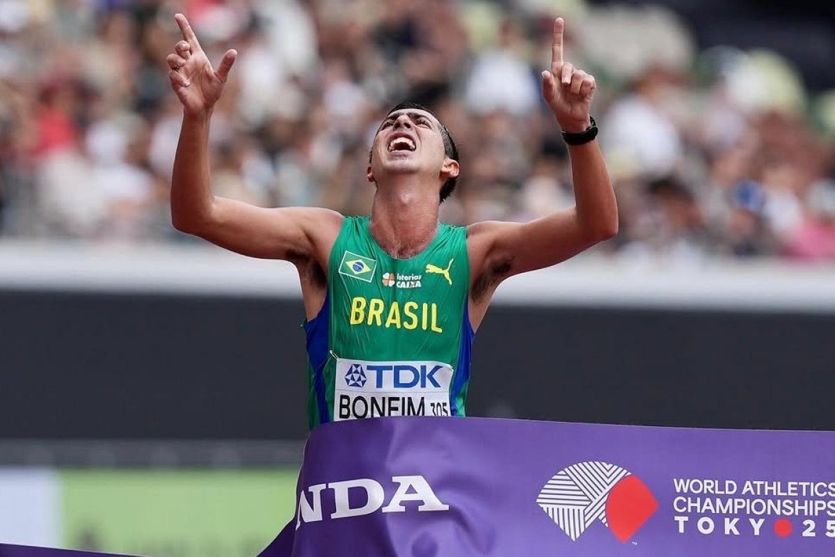 Caio Bonfim se emociona e revela que não sabia que tinha conquistado ouro no Mundial de Atletismo