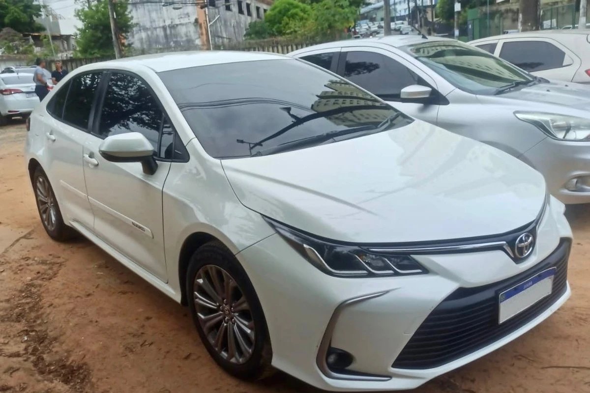 Cinco carros são apreendidos e suspeitos presos em ação policial em Salvador e RMS