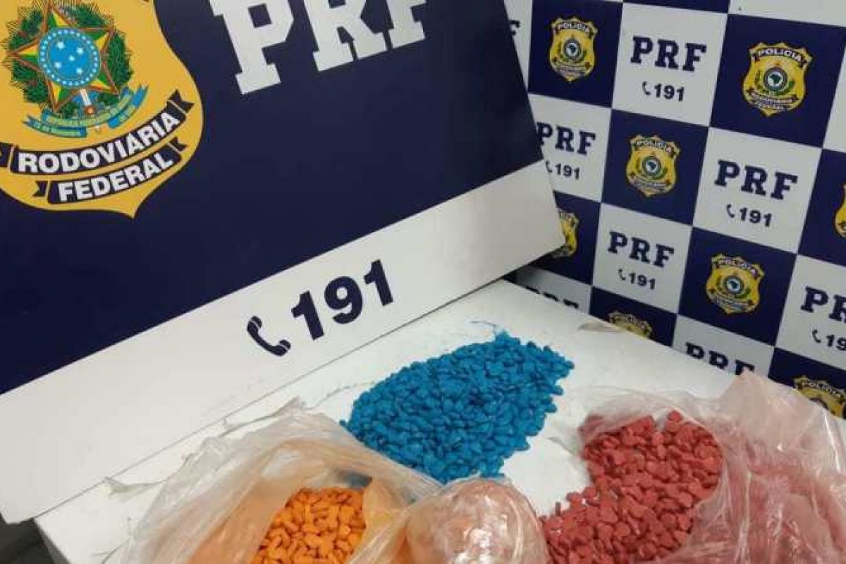 PRF apreende mochila com 4.000 comprimidos de ecstasy