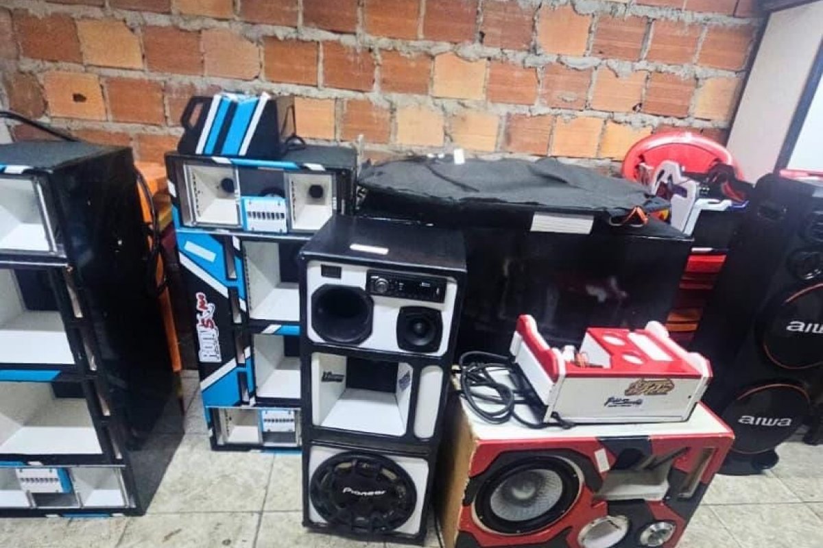 Carro com equipamento sonoro utilizado em festa do tipo “paredão” é apreendido durante operação em Salvador
