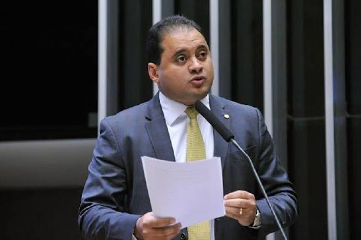 “Farra do INSS”: Braço direito do senador Weverton Pereira deu “amplos poderes” para facilitador do "Careca do INS"