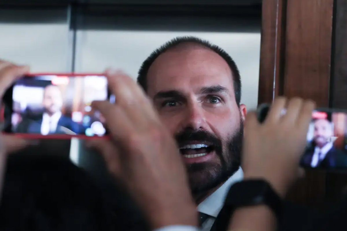 Eduardo Bolsonaro chama denúncia da PGR de “fajuta” e classifica o procurador como "lacaio de Moraes"