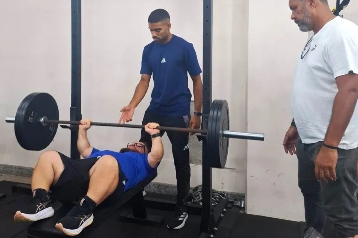 Salvador recebe aulas gratuitas de halterofilismo para pessoas com deficiência.
