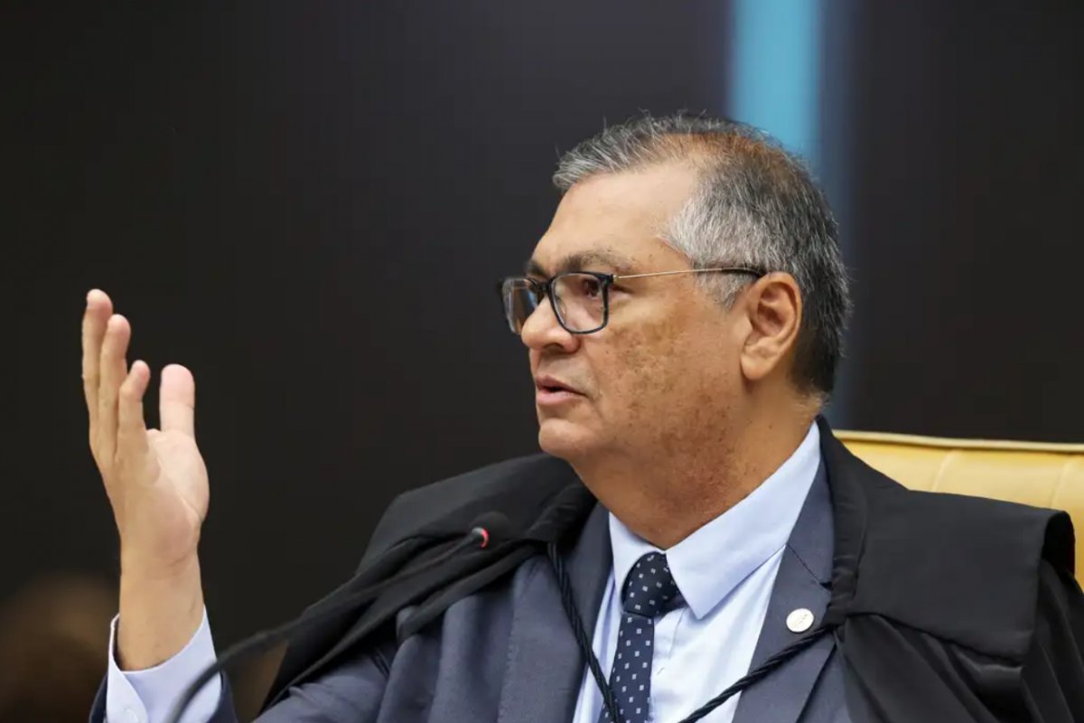 Flávio Dino espera revisão de sanções dos EUA contra Alexandre de Moraes e família