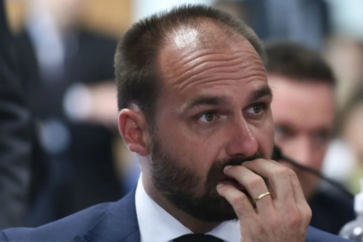 Conselho de Ética da Câmara avalia processo contra Eduardo Bolsonaro nesta terça-feira (23)