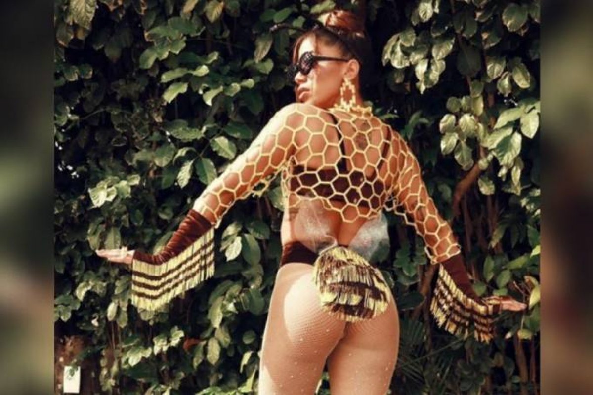 Anitta interrompe bloco em Salvador para impedir que mulher fosse roubada