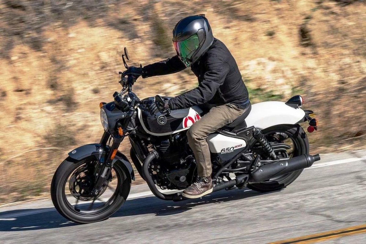 Royal Enfield Shotgun 650: Farol da Bahia testa a bobber da marca