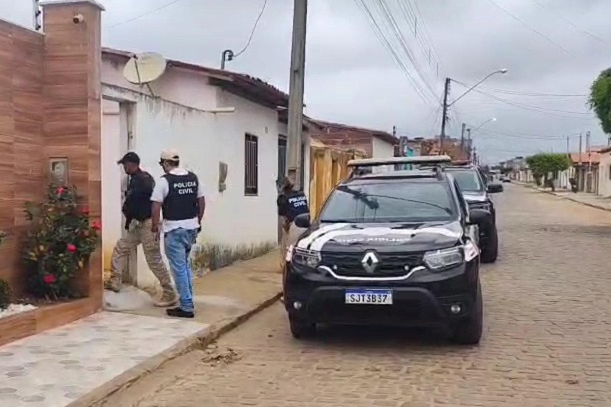 Adolescente é apreendido por ato análogo a crimes virtuais de abuso sexual e instigação a à automutilação