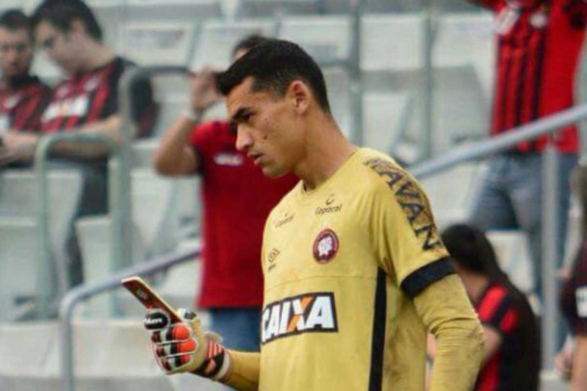 Campanha de goleiro com celular em campo leva prêmio em Cannes