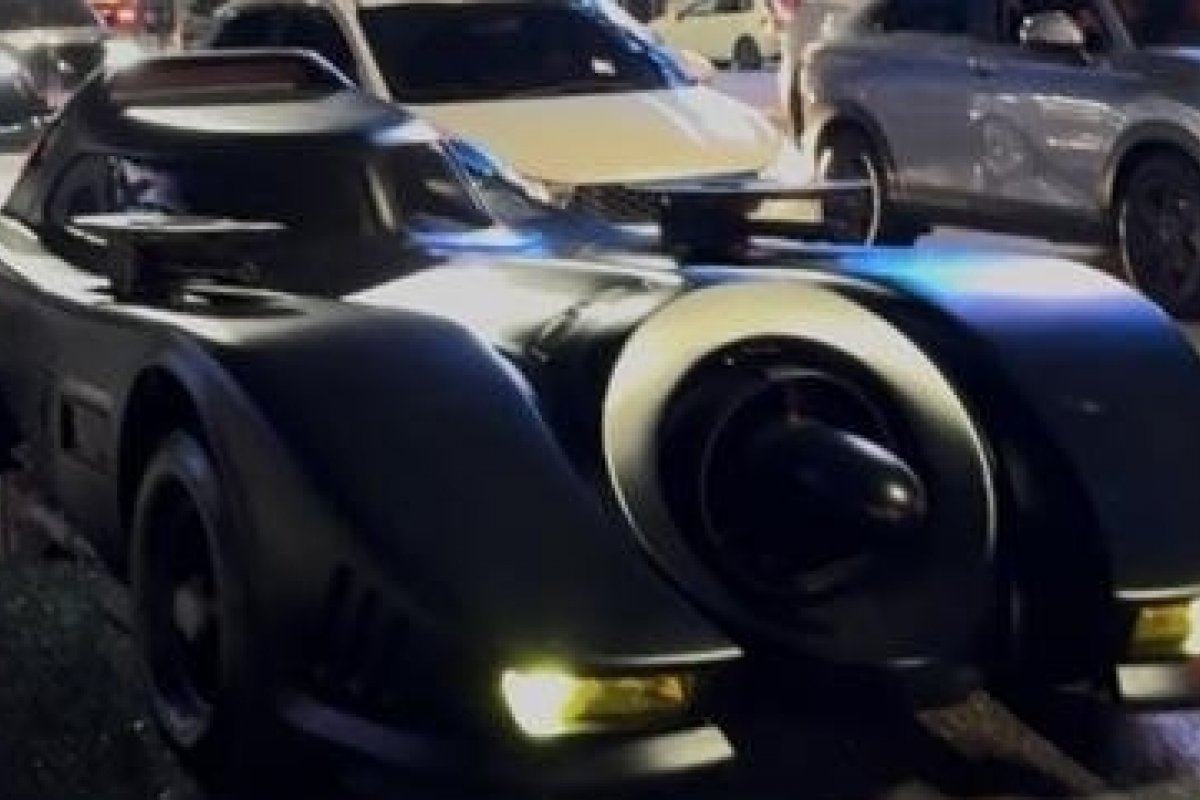 Um Batmóvel rodando em plena Avenida Paulista? Conheça detalhes do modelo de cinema que viralizou nas redes sociais!