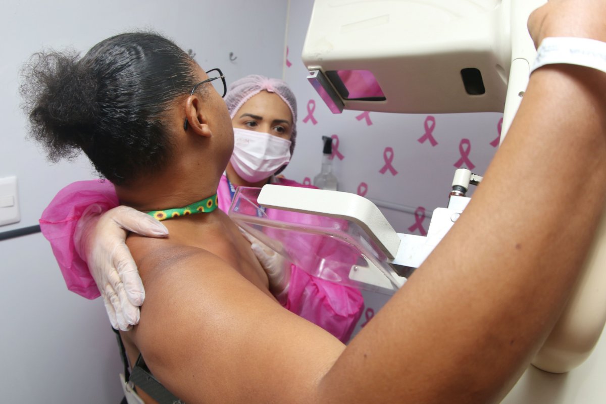 Governo anuncia mutirão com 40 mil vagas para mamografia durante o Outubro Rosa