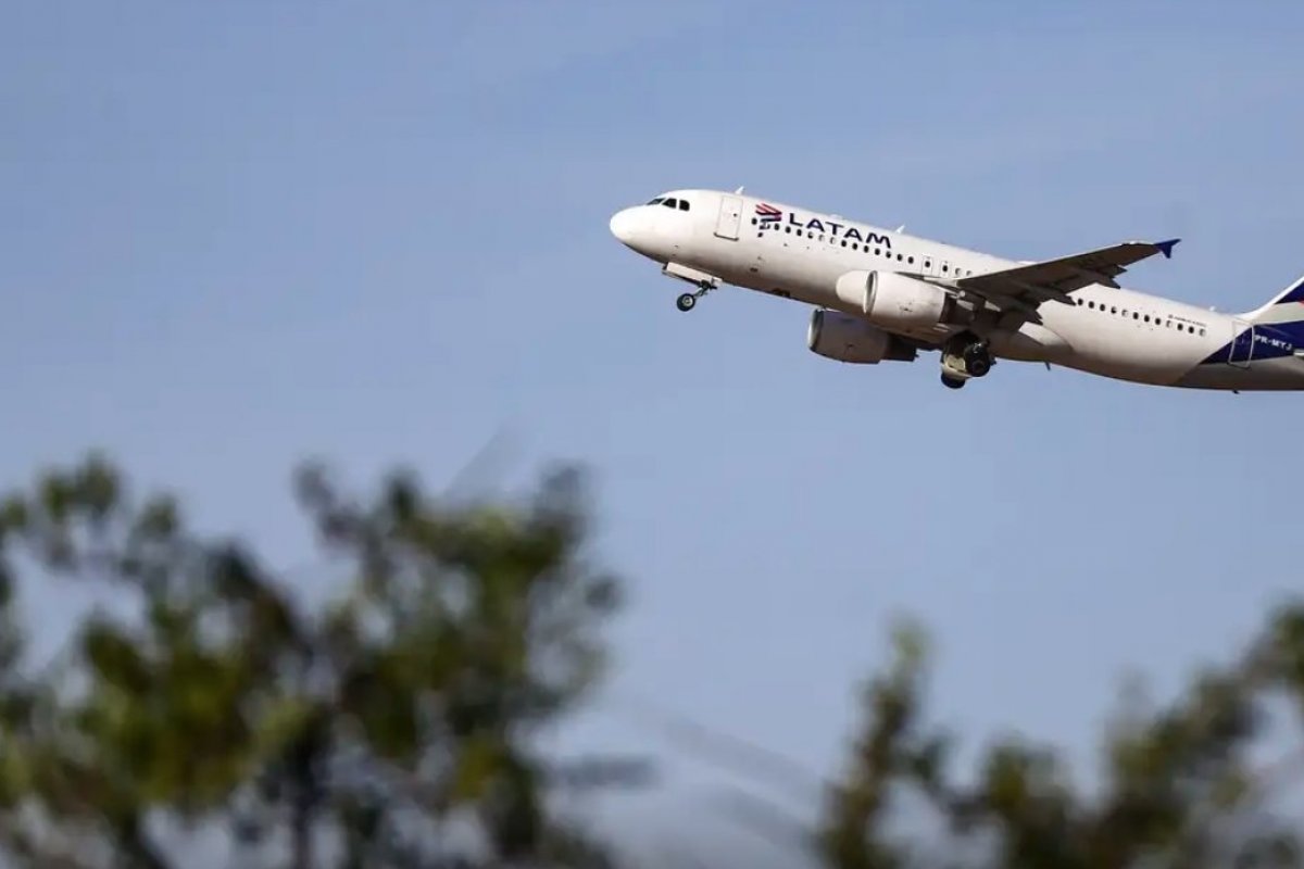 Controladores de voo suspendem greve prevista para esta quarta-feira em todo o país