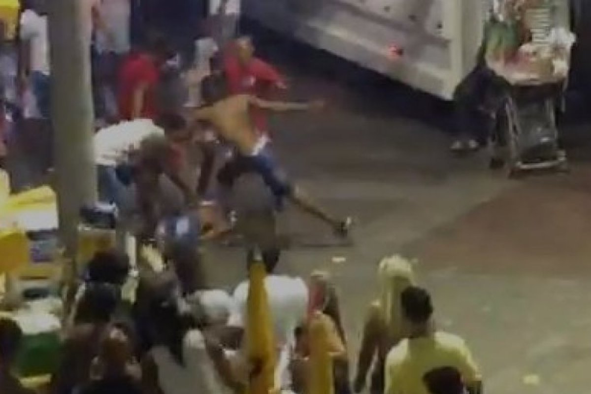 Segundo dia de carnaval registra brigas e confusão em Salvador