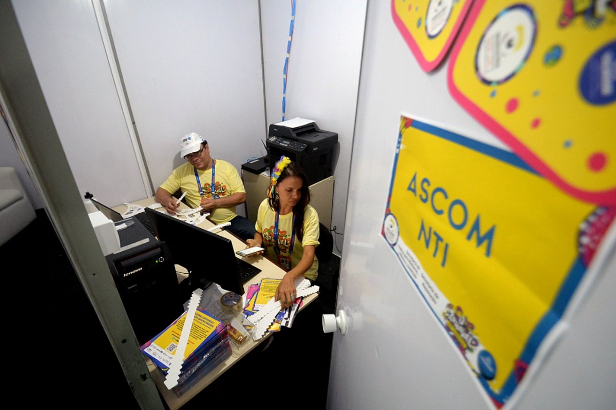 Saiba como denunciar casos de discriminação e violência no Carnaval