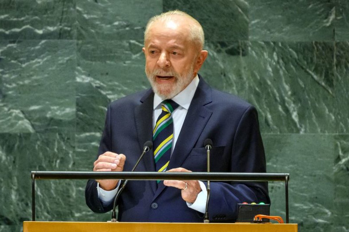 Sem menção a Trump, Lula diz que democracia é o que está em jogo para a humanidade